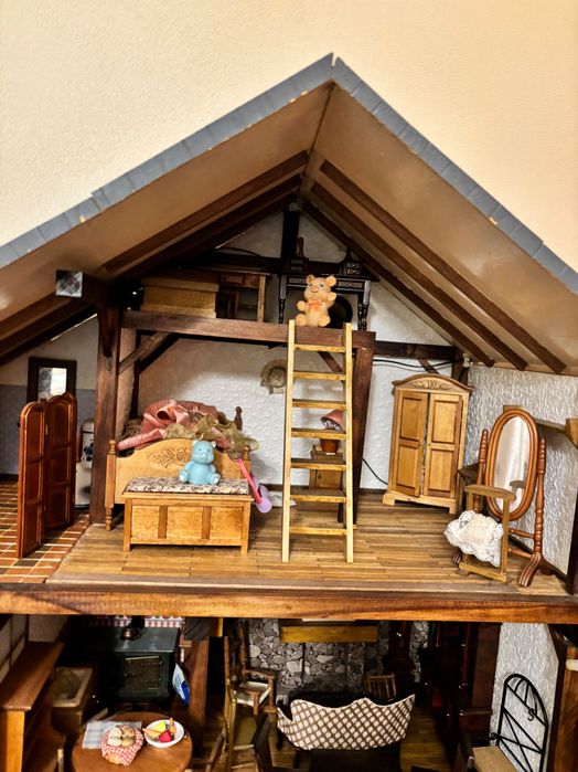 Casa de coleção para bonecas mobilada