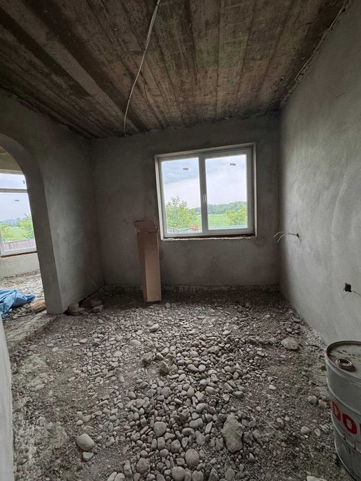 Продається добротне господарство в селі Берегомет, Чернівецького району, всього за 20 км від Чернівців!