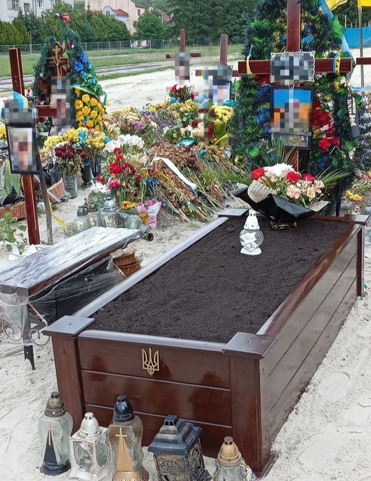 Пам'ятники.  надмогильники, обрамівка, надгробники,квітник.