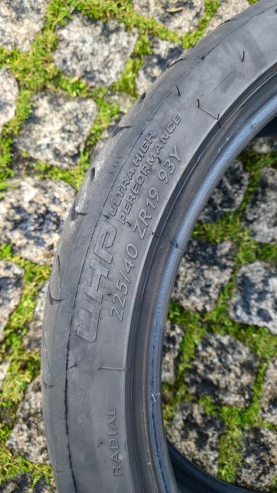 Pneus 225/40R19 Kormoran