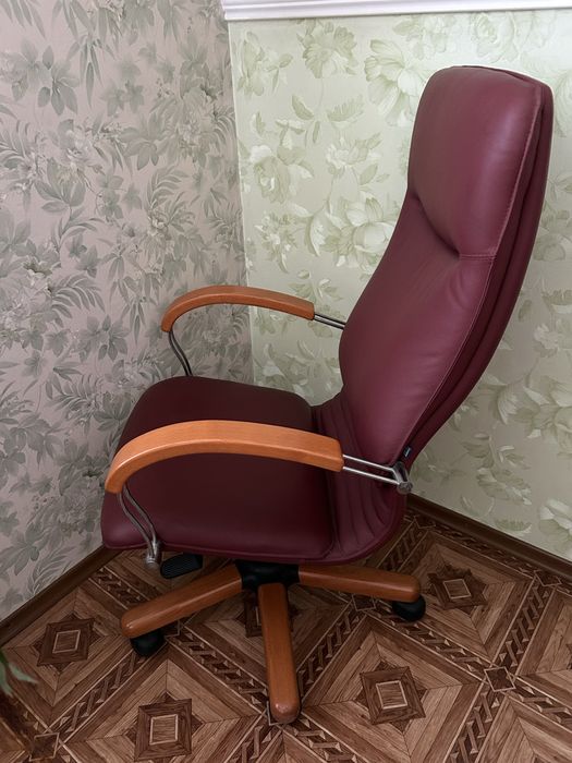 Продам ексклюзивне   шкіряне крісло .Виробник Польща