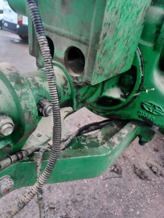 Продам плуг John Deer 8-F ( 8 корпусний ) / БУ / Гарний стан