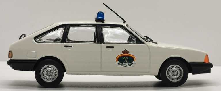 Model 1:43 IXO Chrysler 150 Guardia Civil (Hiszpania)