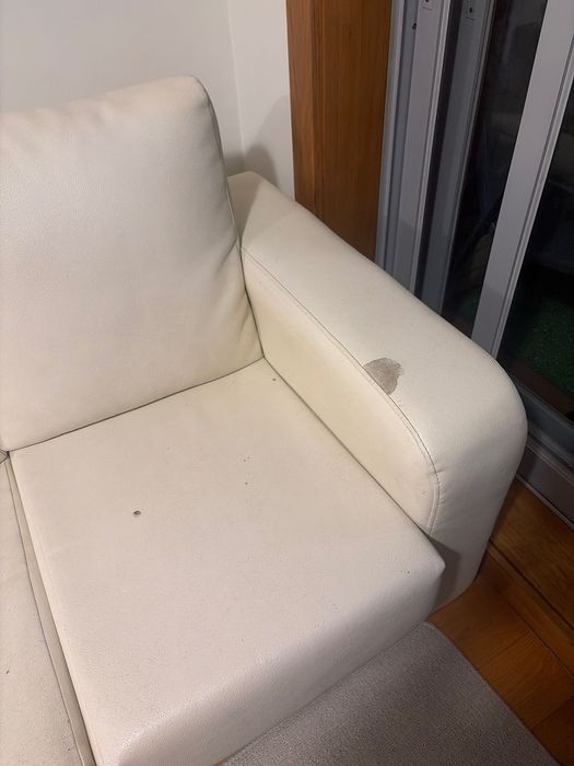Sofa 3 lugares + pufe em couro