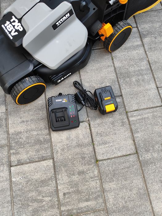 Akumulatorowa kosiarka Titan 18v, 5ah, ładowarka, rok 2024