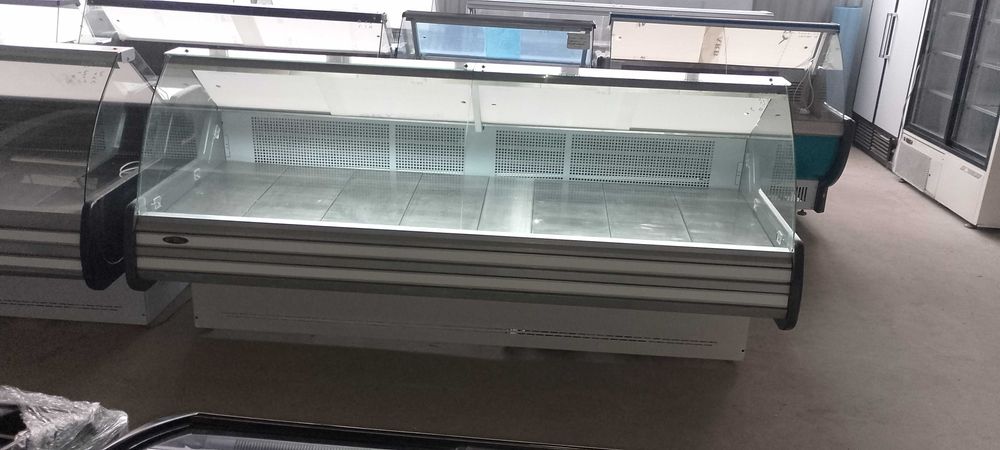холодильная  витрина 2.5 м " Технохолод "  2 шт