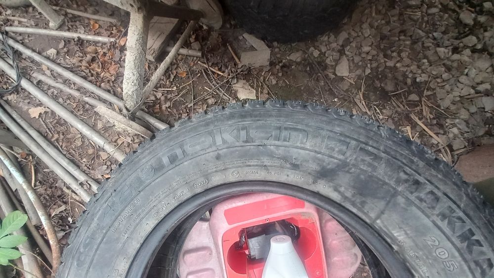 Автошина Резина 205)16 с nokian