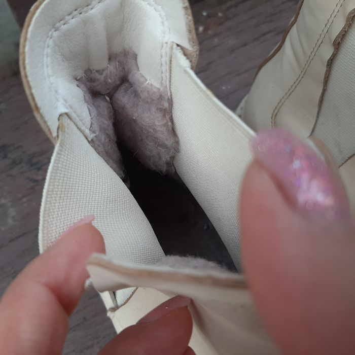 Черевики молочного кольору