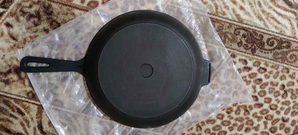 Сковорода чавунна. Нова. 28/6