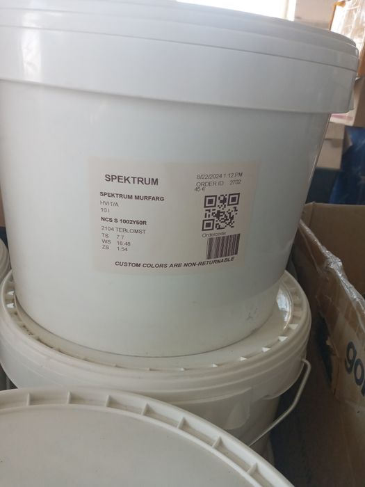 Краска для стен новая с цветом