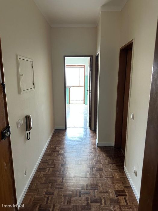 Apartamento T2, renovado, central