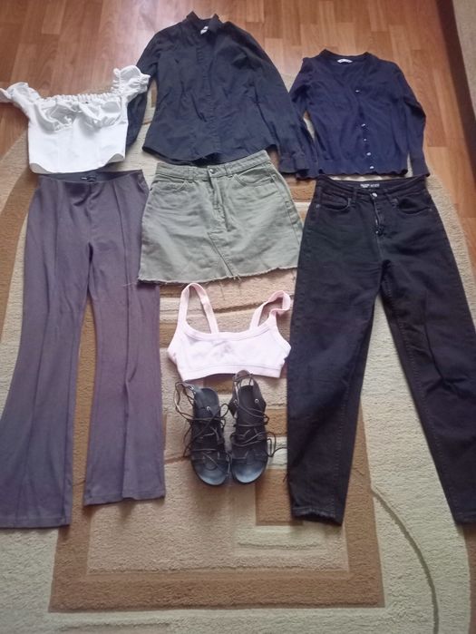 Віддам жіночі речі розмір С.