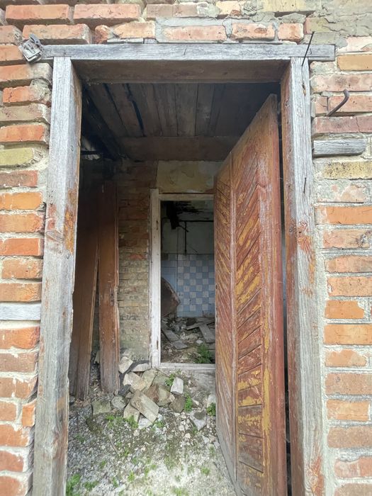 Земельна ділянка з будинком