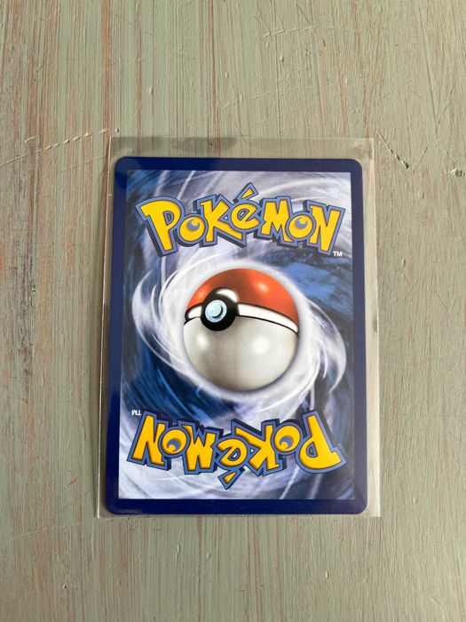 POKEMON TCG: Surfing Pikachu VMAX (CEL 009).