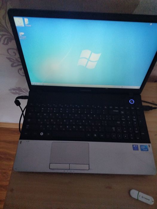 Ноутбук Samsung 300e5 + сумка