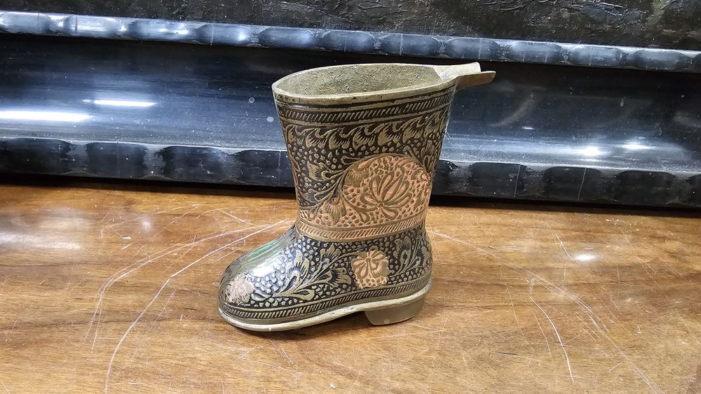 Stara popielniczka z mosiadzu, bucik, wysokość 11cm