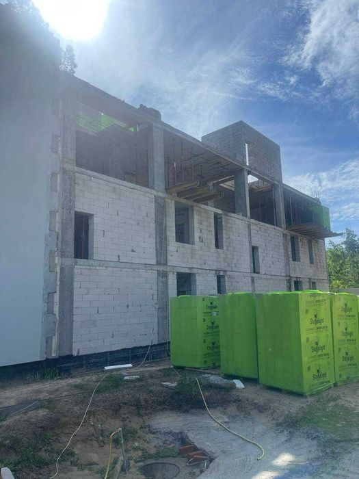 Відмінна квартира в зеленому районі, за 15600 $