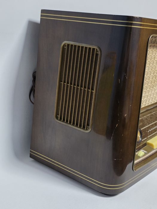 Rádio antigo reparado SABA