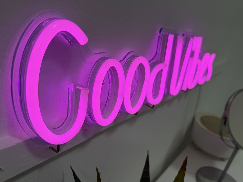 Luz led rosa good vibes