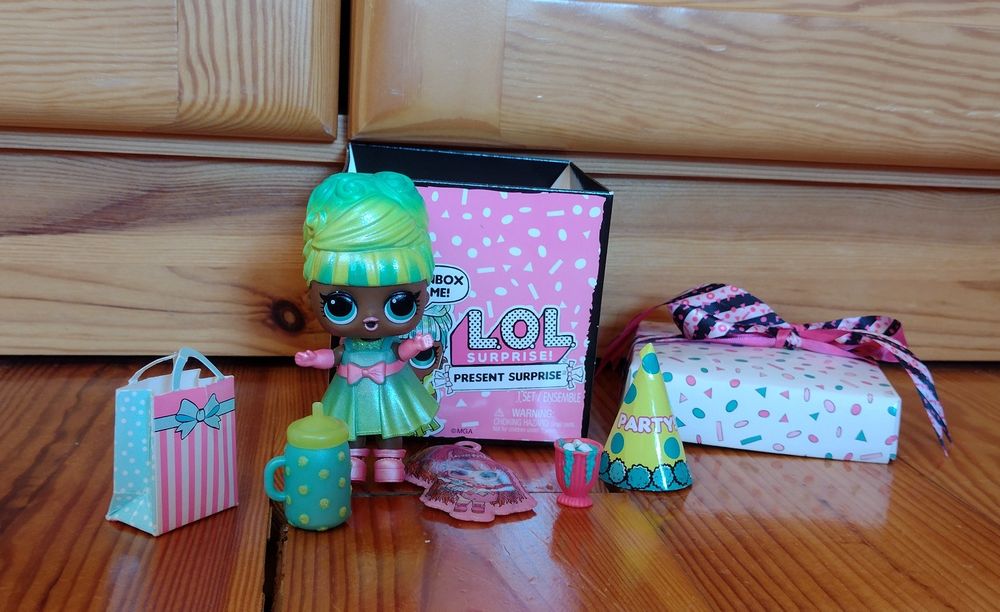 Lalka LOL Surprise Present
