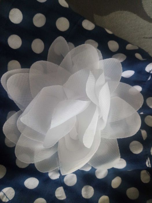 Chapéu azul escuro com flor - tamanho 12/24 meses