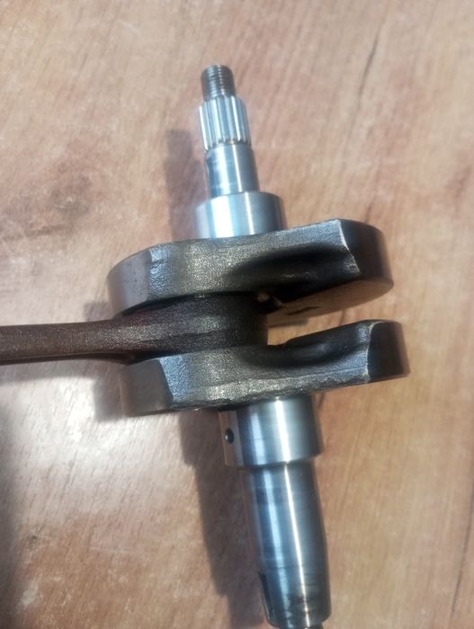 Wał korbowy Aprilia SX 125 korba łamany element mechanizmu korbowego