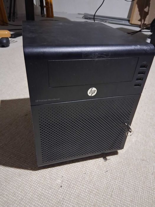 HP N40L Microserver