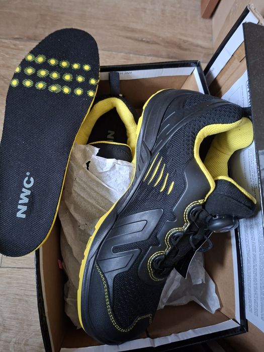 Робоче взуття з металевим носком