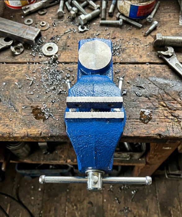 Imadło obrotowe żeliwne z kowadłem imadło ślusarskie obrotowe 360