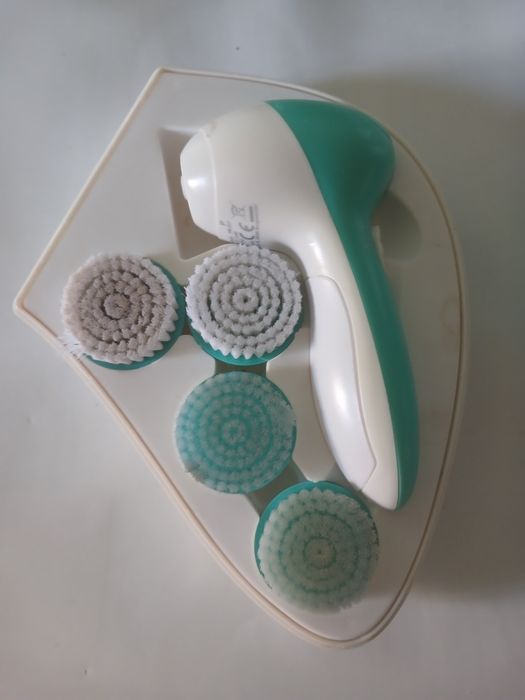 Масажер для обличча.  Зняття макіяжу, чистка пор, нанесення  скрабів.