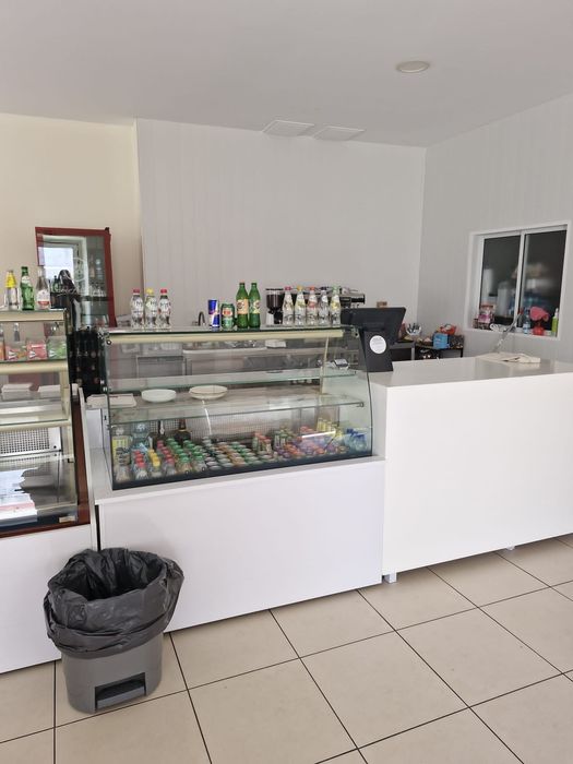 Aluga-se café espaço comercial 112m2