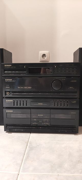 Aparelhagem Pioneer com duas colunas Pioneer de origem