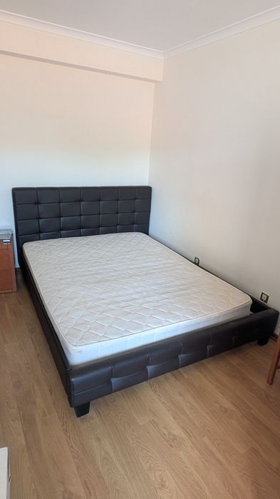 Cama de Casal em Pele Sintética Castanha Escura