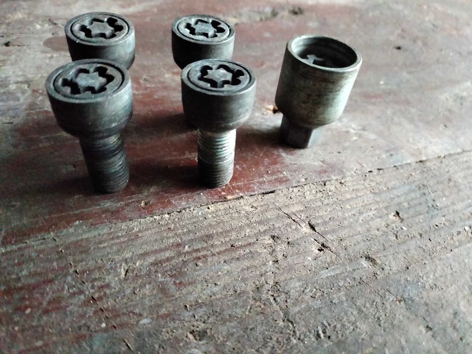 Śruby zabezpieczające koła felgi