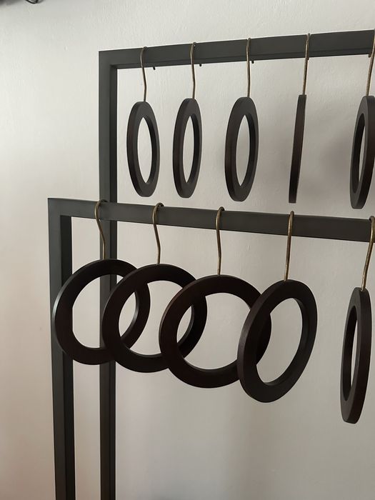 Móvel expositor madeira