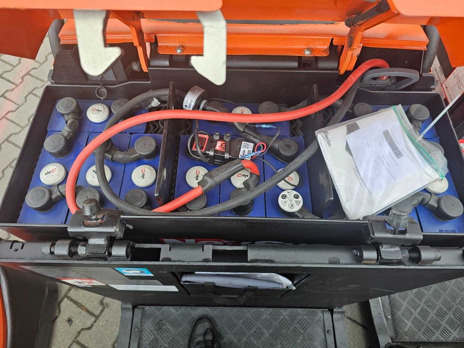 Ciągnik przemysłowy traktor elektryczny magazynowy r2017 TOYOTA TSE300