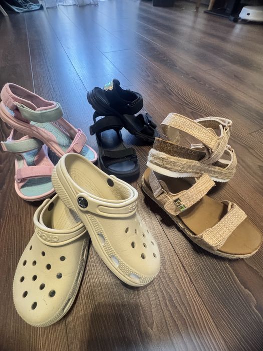 Літнє взуття 31 32 35 босоніжки, crocs , steve madden