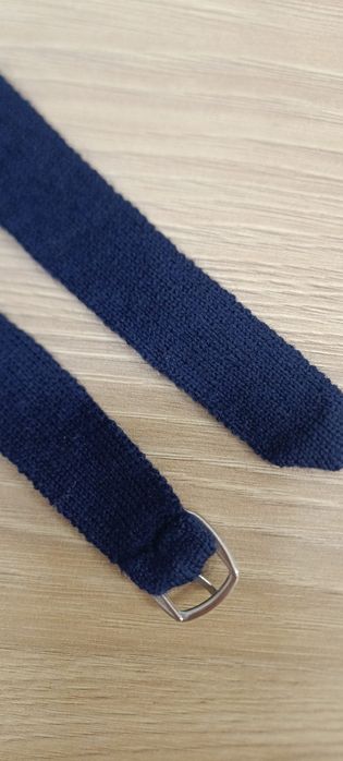 Wełniany granatowy pasek 95 cm włóczka srebrna klamra