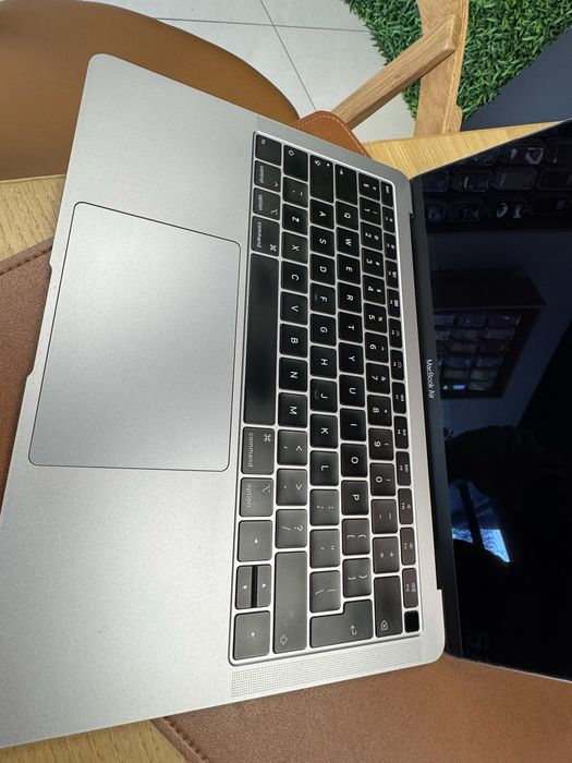 Macbook air 13 2019 rok 128 gb ssd