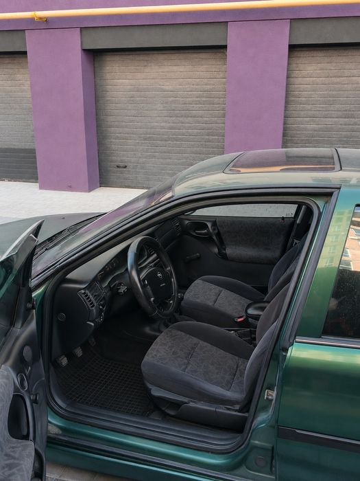 Opel Vectra B   1.6
