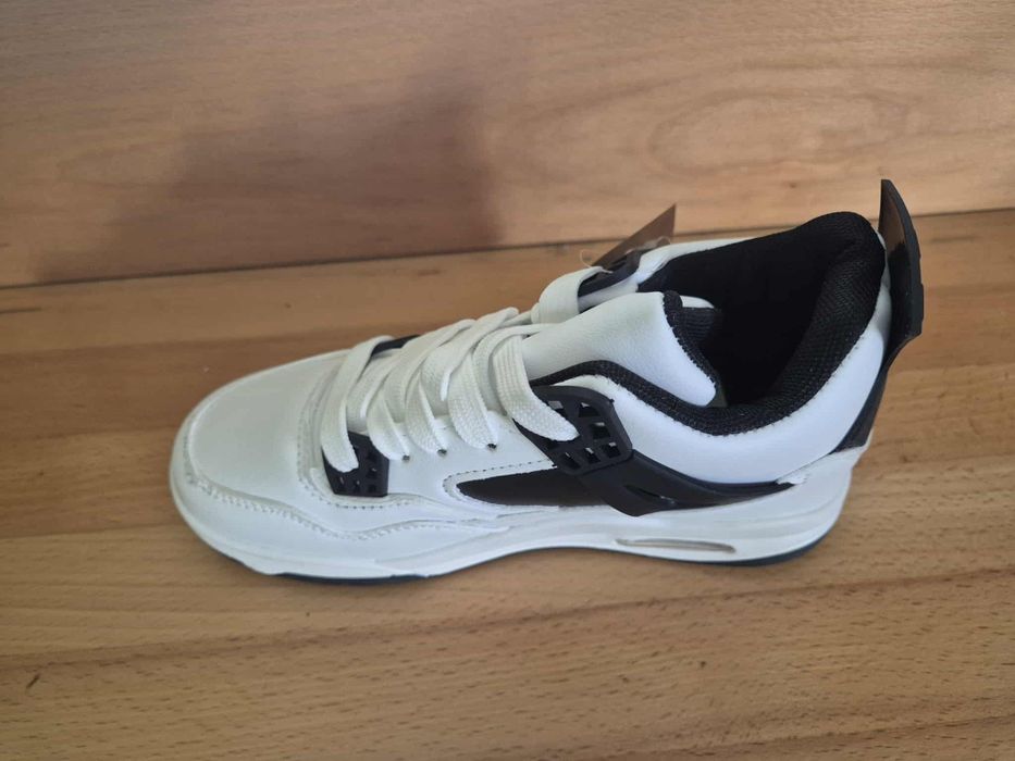 Buty chłopięce białe