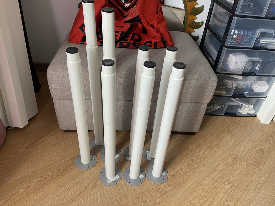 Pés ajustavel de secretaria