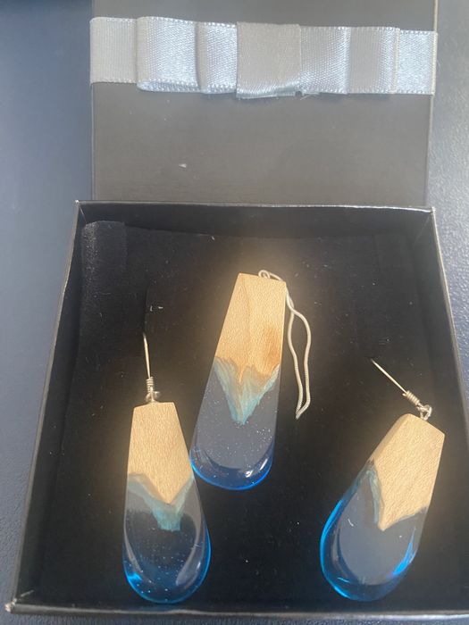 Biżuteria ‚handmade’, drewno, żywica, niebieska