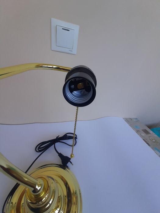 Настольная лампа новая без плафона