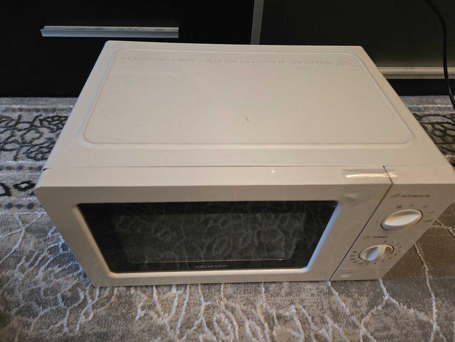 Мікрохвильова піч Ardesto GO-S723W майже як нова