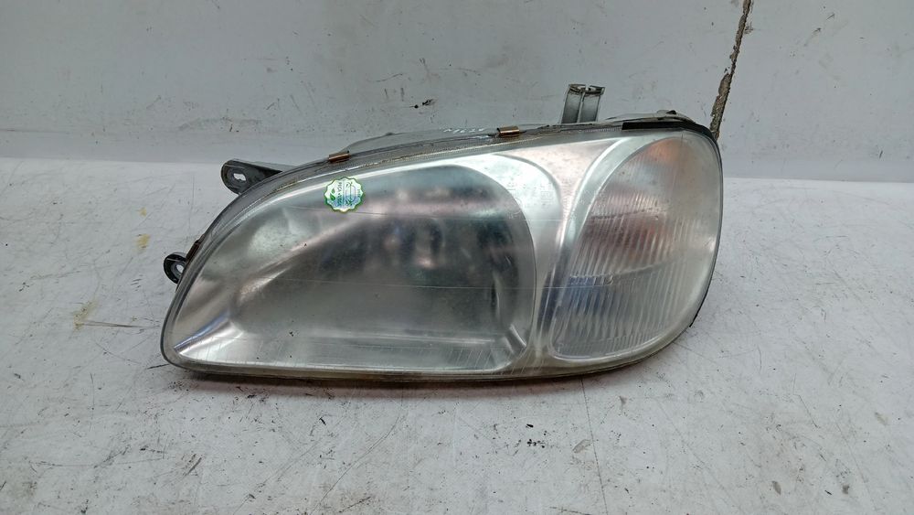 Ótica / farol esquerda KIA Carnival II (GQ)