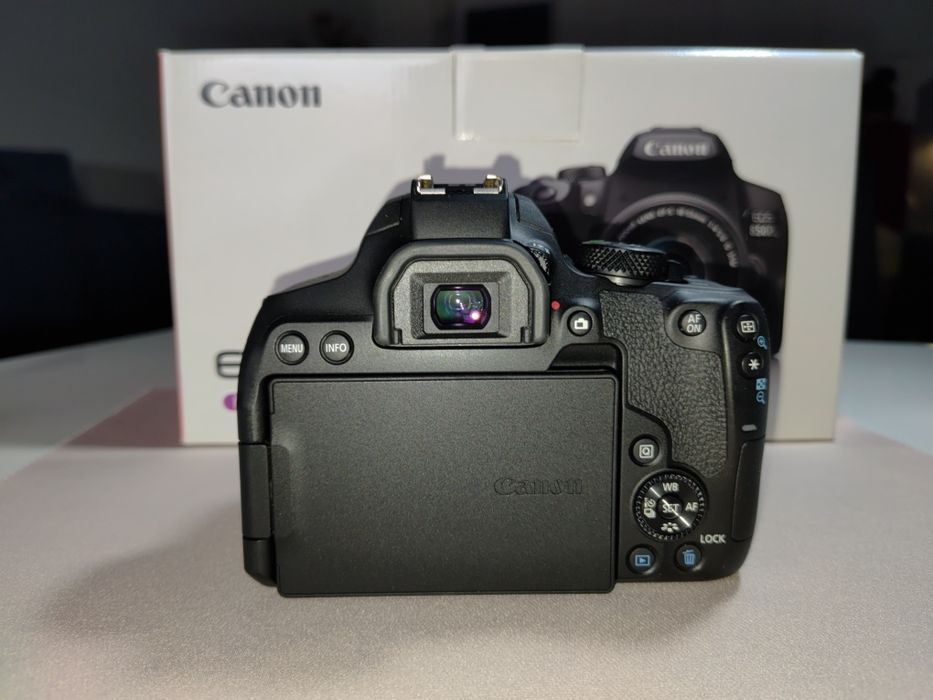 Canon EOS 850D + EF-S 18-55mm IS STM kit, bdb stan, 15–20k migawka