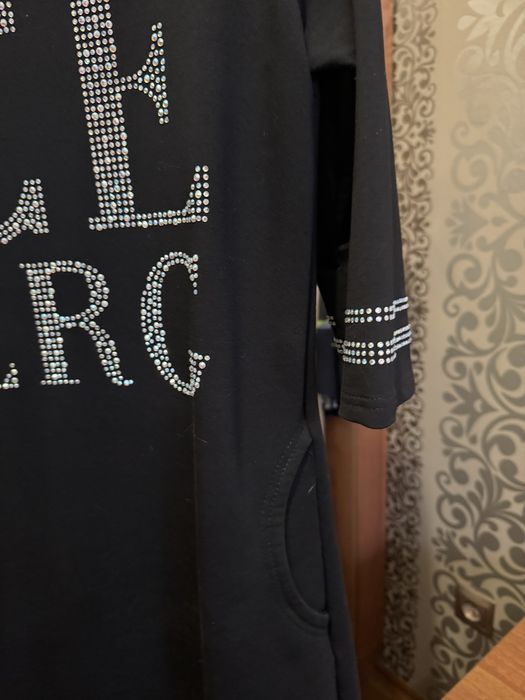 Трендове плаття зі стразами