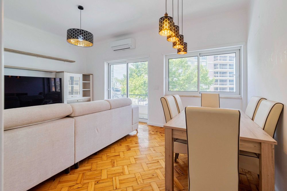 Apartamento T3 Remodelado com Varandas em Setúbal
