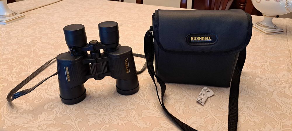 Binóculos BUSHNELL em perfeito estado de conservação e funcionamento